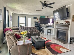 6131 Morning Fern Ln in Humble, TX - Foto de edificio - Building Photo
