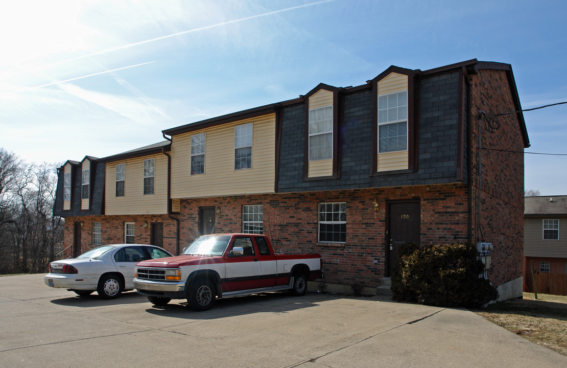 Dell Apartments in Elsmere, KY - Foto de edificio