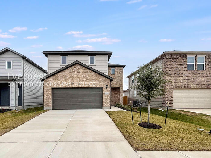 6013 Alfred Acrs Dr in Del Valle, TX - Foto de edificio