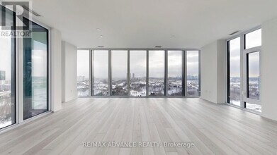 1 Quarrington Lane in North York, ON - Building Photo - Building Photo