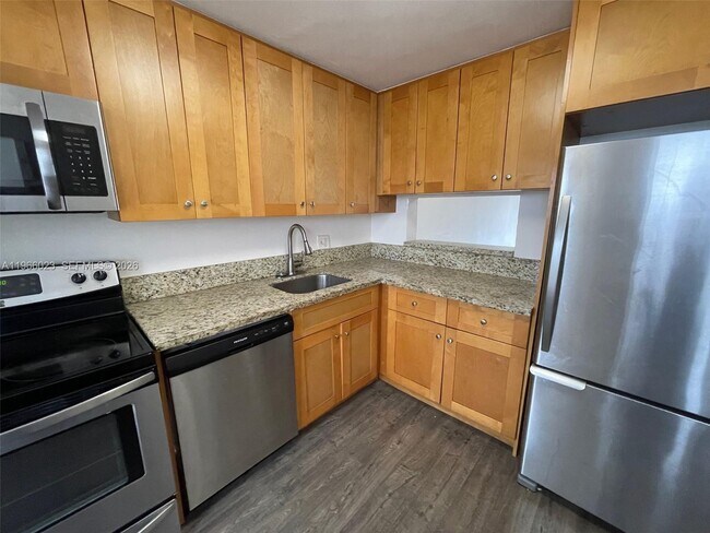 4700 Washington St in Hollywood, FL - Building Photo - Building Photo