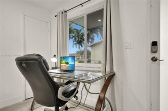 300 NW 82nd Terrace in Miami, FL - Building Photo - Building Photo