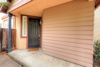 220 Whispering Oaks Ct in Brentwood, CA - Building Photo - Building Photo