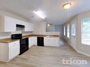 1008 Carriage Trace Cir in Stone Mountain, GA - Building Photo - Building Photo