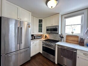 643 W Belmont Ave, Unit G05C in Chicago, IL - Building Photo - Building Photo