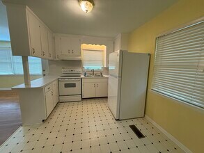 8 Cottonwood Ave in Crawfordville, FL - Building Photo - Building Photo