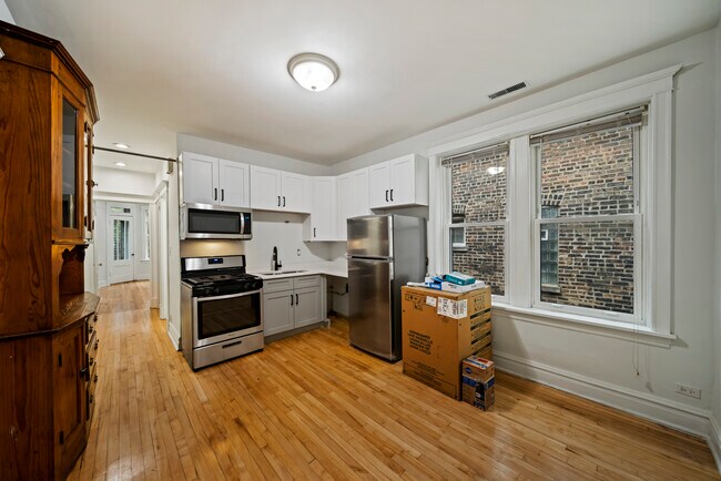 2325 W Rice St, Unit 1 in Chicago, IL - Building Photo - Building Photo