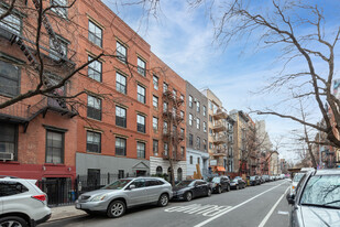 272 E 10th St in New York, NY - Foto de edificio - Building Photo