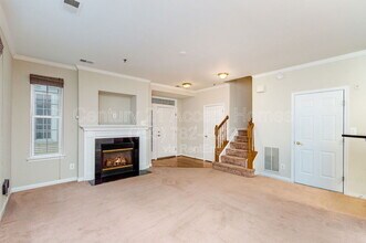 8932 Milford Haven Ct in Lorton, VA - Foto de edificio - Building Photo