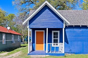 Room in Duplex on E Cannon St in Fort Worth, TX - Building Photo