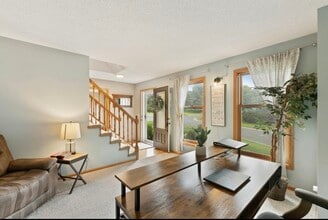 1389 Camelback Dr in Eagan, MN - Building Photo - Building Photo