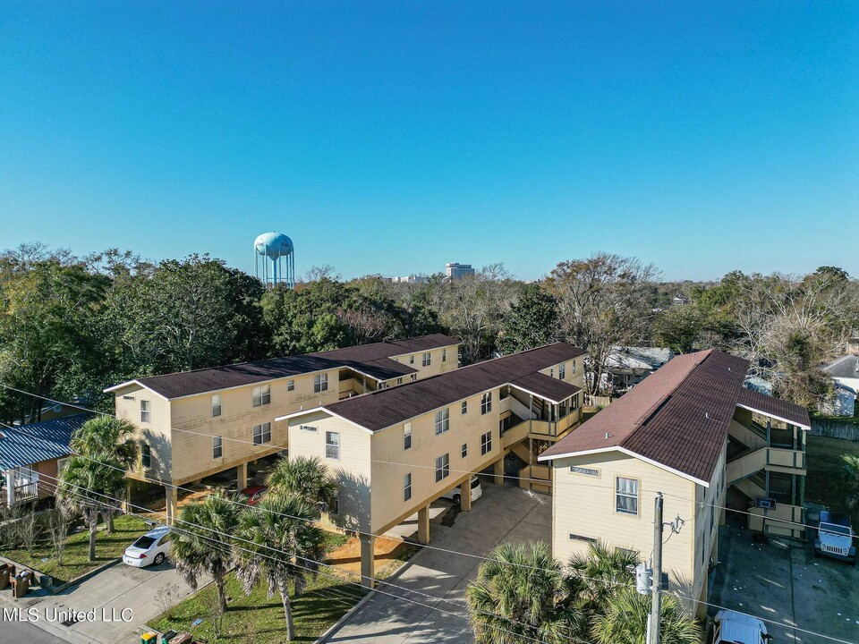 271 Crawford St in Biloxi, MS - Foto de edificio