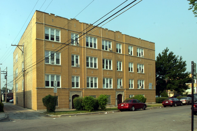 Mozart Plaza in Chicago, IL - Building Photo - Building Photo