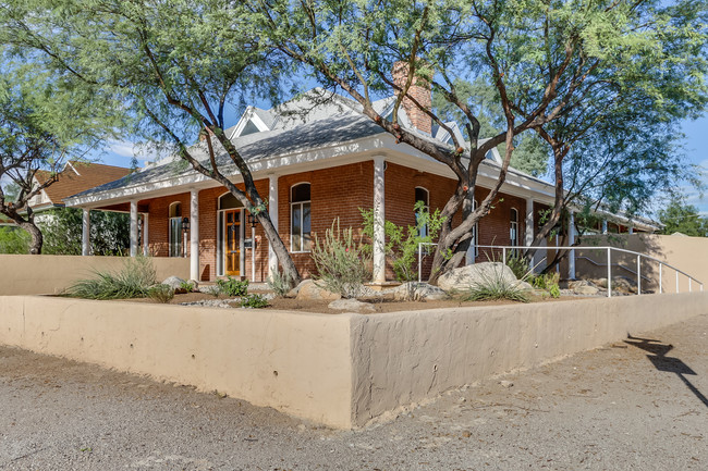 700 N. 7th Ave. in Tucson, AZ - Building Photo - Primary Photo