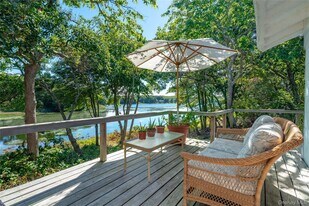 315 Lake Dr in Southold, NY - Building Photo