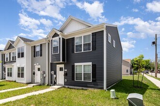 652 N College St in Carlisle, PA - Building Photo - Building Photo