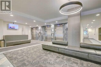 350-1350 Webb Dr in Mississauga, ON - Building Photo - Building Photo