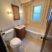 2205 S Pennsylvania Ave in Lansing, MI - Building Photo - Building Photo
