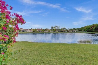 1104 Cedar Falls Dr in Weston, FL - Building Photo - Building Photo