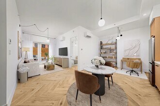 313 E 17th St, Unit 2A in New York, NY - Foto de edificio - Building Photo