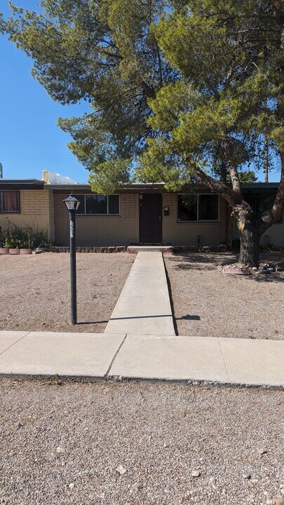 1502 E Iowa Dr in Tucson, AZ - Building Photo