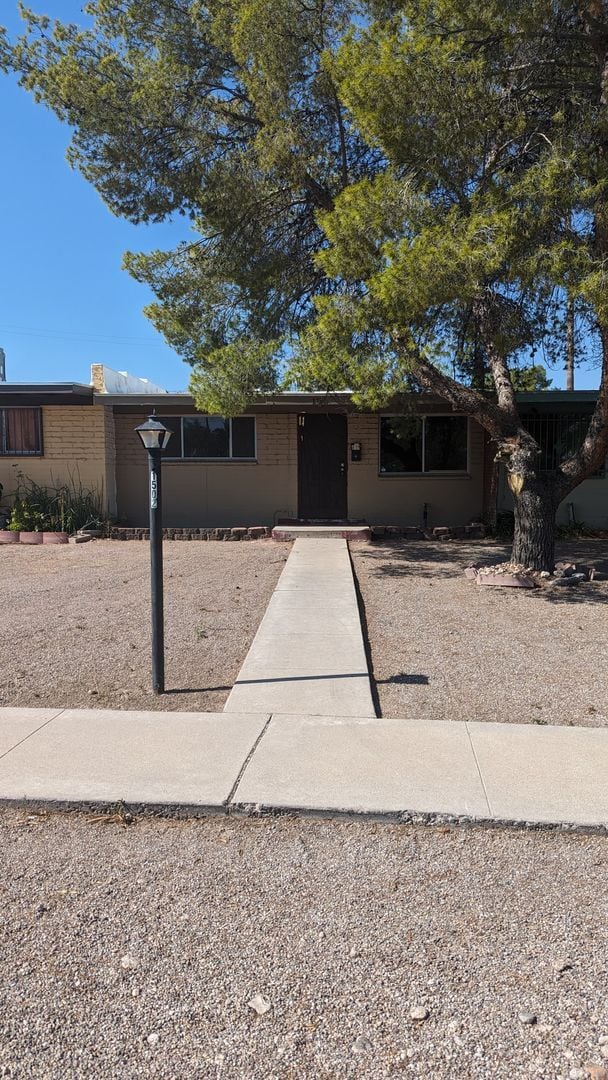 1502 E Iowa Dr