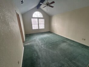 2723 Donner Way in Sacramento, CA - Building Photo - Building Photo