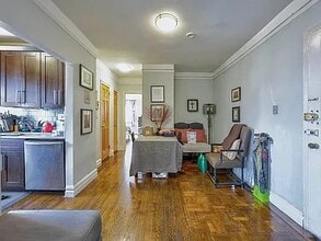 41-16 47th Ave, Unit 5 in Queens, NY - Foto de edificio - Building Photo