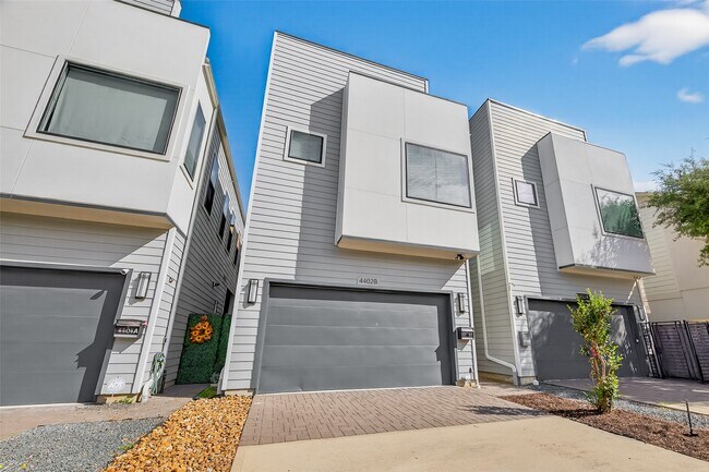 4402 Schuler St in Houston, TX - Building Photo - Building Photo