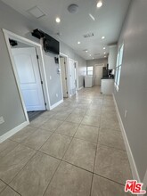 2412 W 48th St-Unit -2412 in Los Angeles, CA - Building Photo - Building Photo