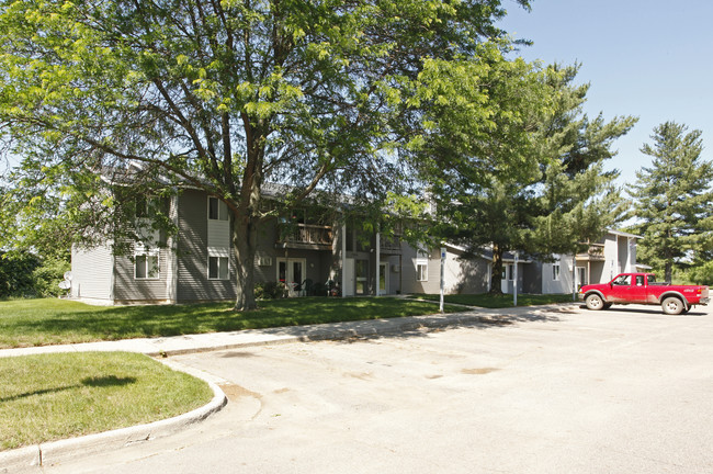 East End Apartments in Leslie, MI - Building Photo - Building Photo