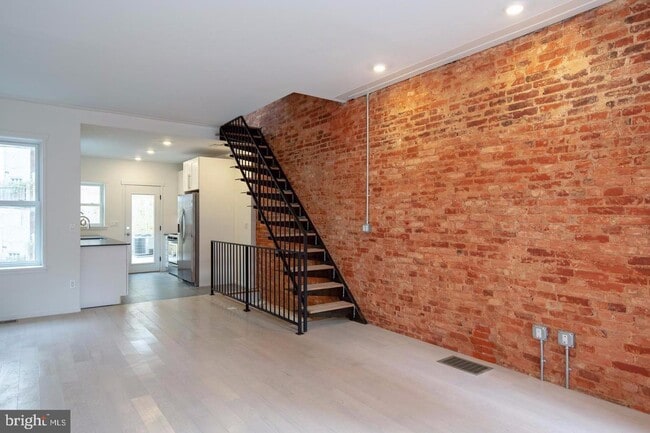 property at 1252 N Hollywood St