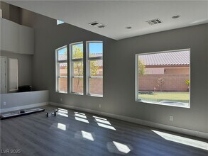 2924 Pitgaveny Ave in Henderson, NV - Building Photo - Building Photo