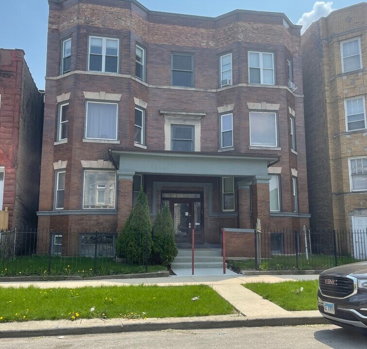 3341 W Adams St in Chicago, IL - Foto de edificio