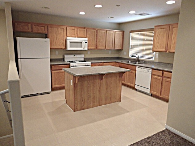 8928 Ethan Patrick Ct in Las Vegas, NV - Building Photo - Building Photo