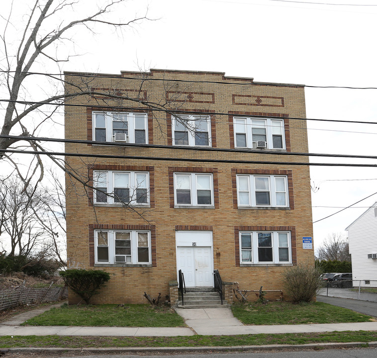 50 Lorraine St in New Britain, CT - Building Photo