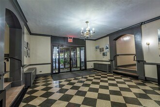 7234 Austin St in New York, NY - Building Photo - Building Photo