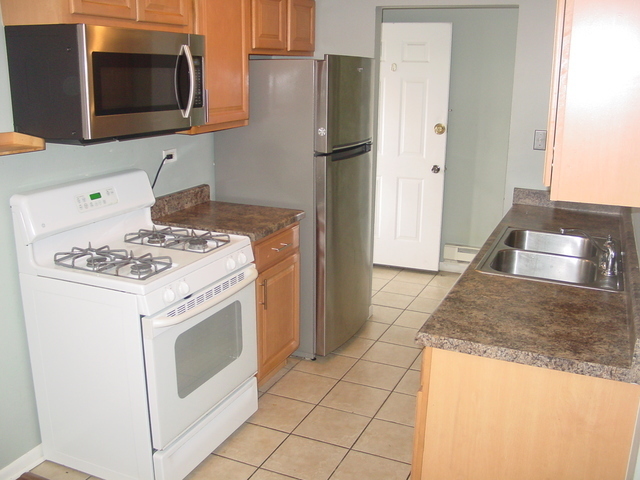 1810 W Hatherleigh Ct in Mount Prospect, IL - Building Photo - Building Photo