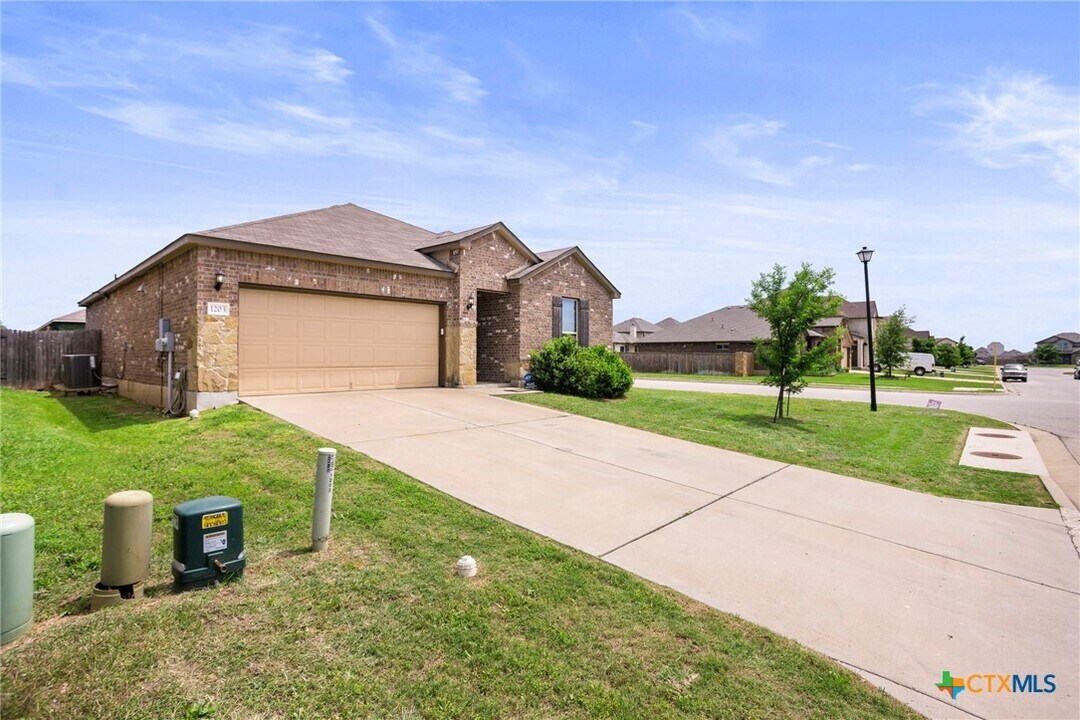 1203 Daffodil Dr in Temple, TX - Building Photo