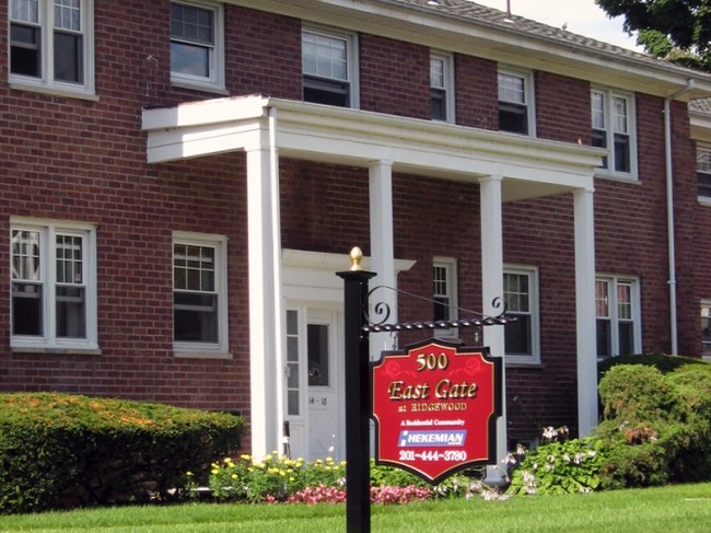 East Gate at Ridgewood in Ridgewood, NJ - Foto de edificio - Building Photo