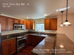 6741 24th Ave NW in Seattle, WA - Building Photo - Building Photo