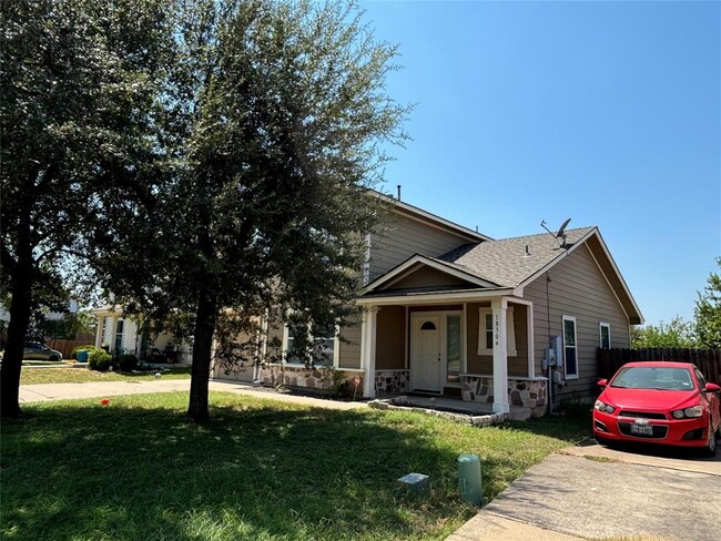 18304 Belfry Pass in Manor, TX - Foto de edificio - Building Photo