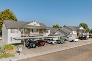 Baycrest Village in Caldwell, ID - Building Photo