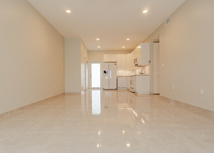 800 Capri in Coral Gables, FL - Building Photo - Interior Photo