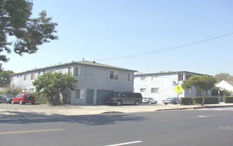 1028 Clement St in Los Angeles, CA - Building Photo