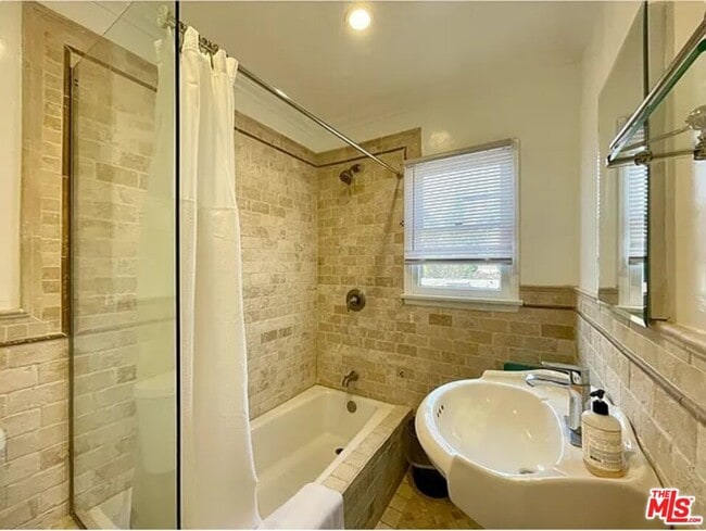 816 17th St in Santa Monica, CA - Building Photo - Building Photo