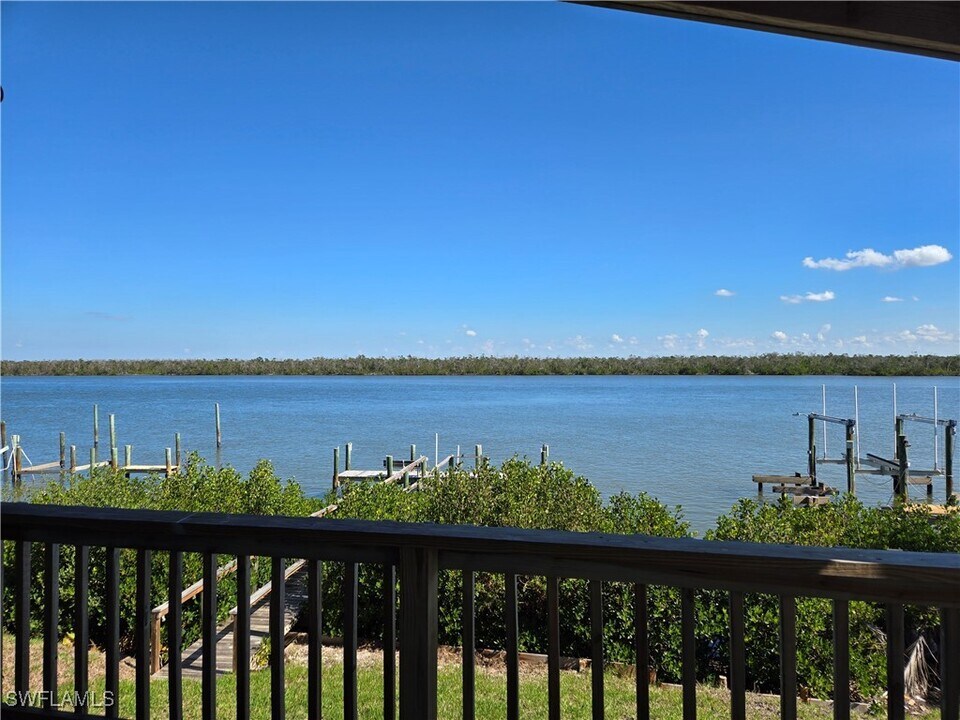 232 Anchorage St in Fort Myers Beach, FL - Building Photo