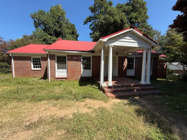 property at 220 Woodside Dr