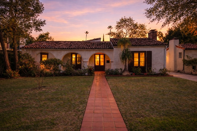 property at 2814 Fleur Dr