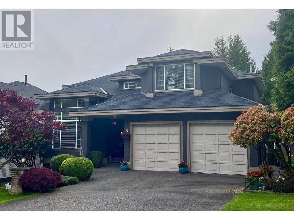 17 Hett Creek Dr in Port Moody, BC - Building Photo